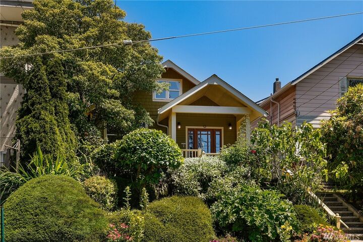 Property Photo: 3810 Woodlawn Avenue N WA 98103
