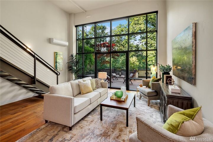 Property Photo:  2914 E Madison St 205  WA 98112 