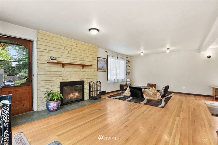 Property Photo: 12329 22nd Avenue NE WA 98125