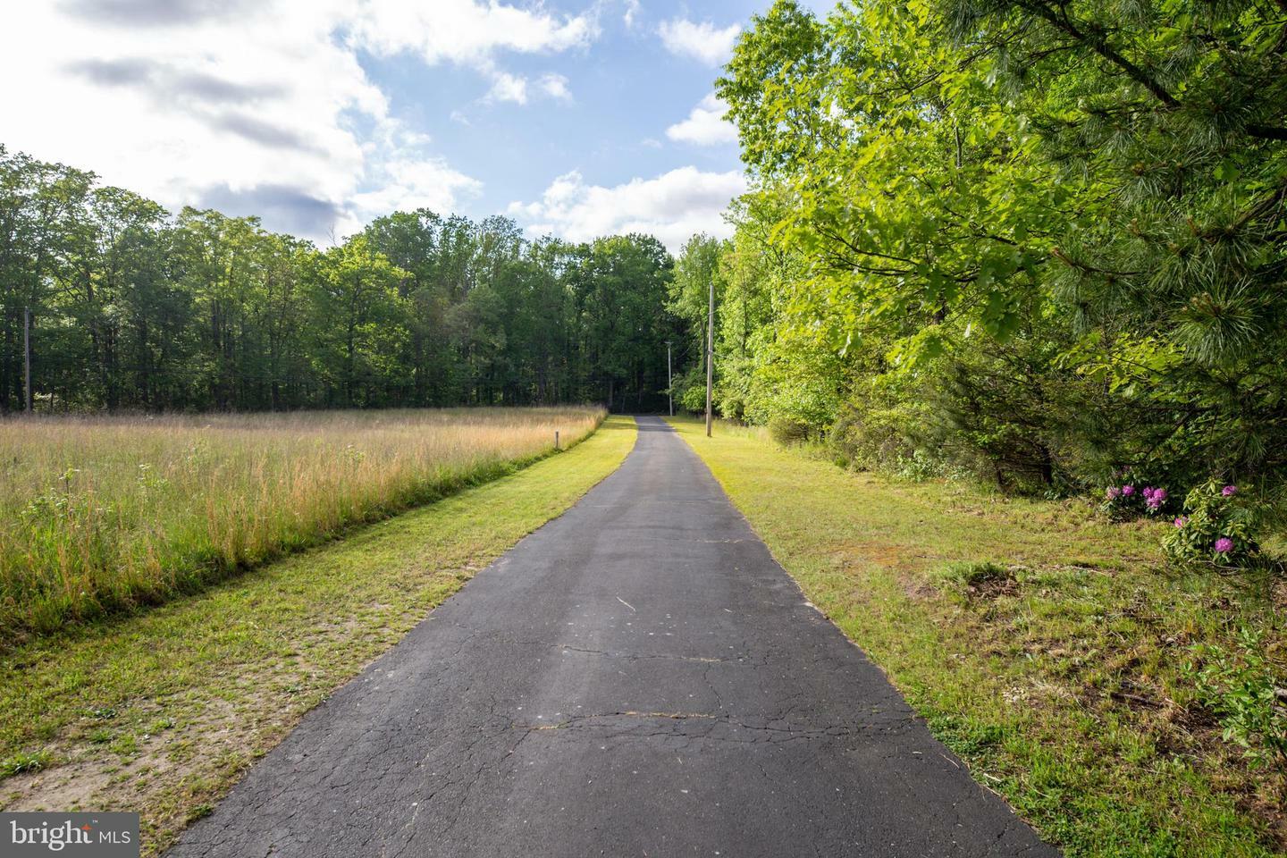 Property Photo:  1628 Arrowhead Drive  NJ 08089 