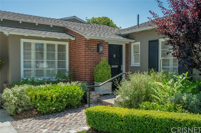 Property Photo: 4420 Arcola Avenue CA 91602