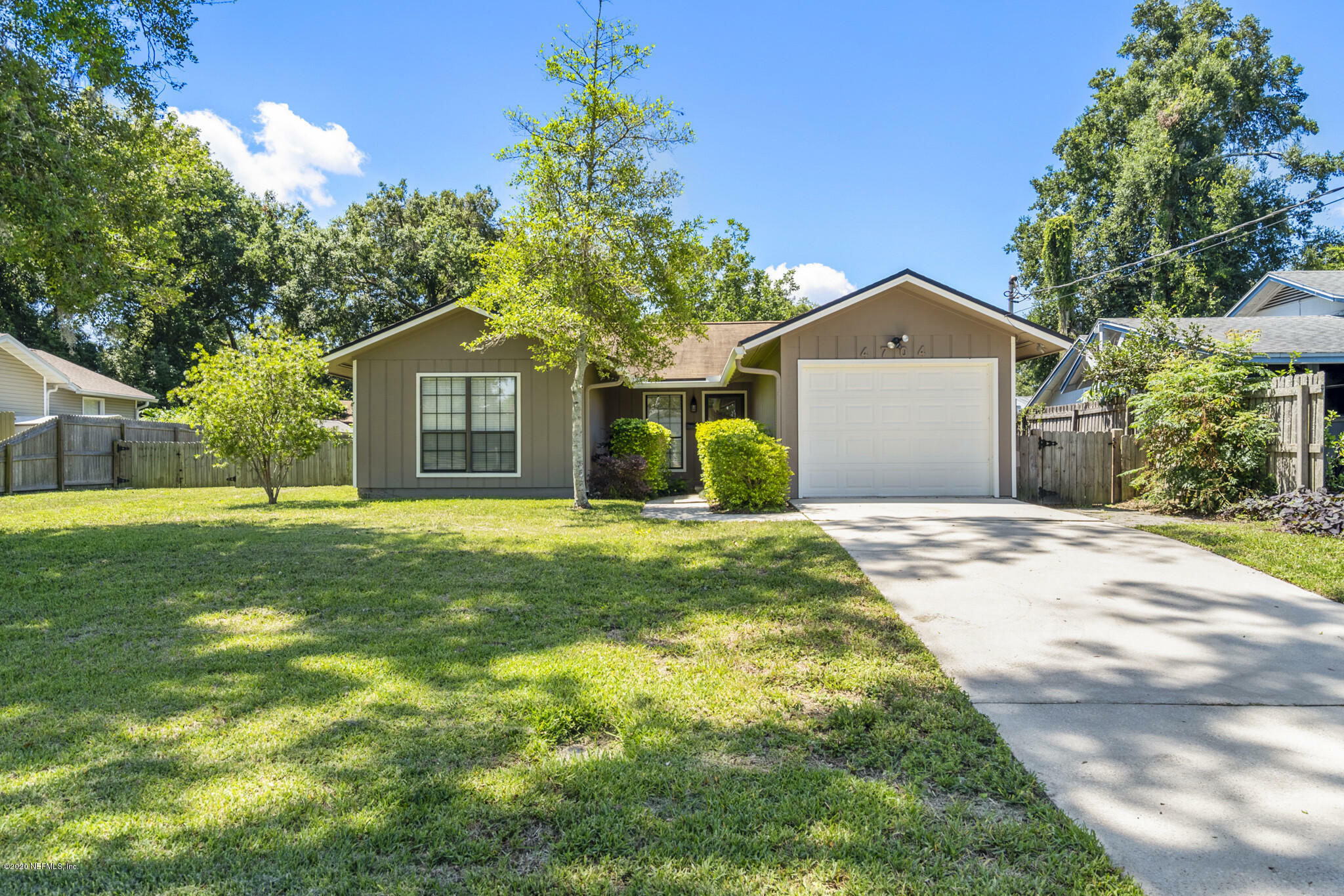 Property Photo:  4704 Pinewood Road  FL 32210 