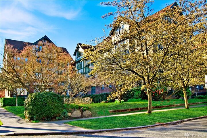 409  16th Avenue E 24  Seattle WA 98112 photo