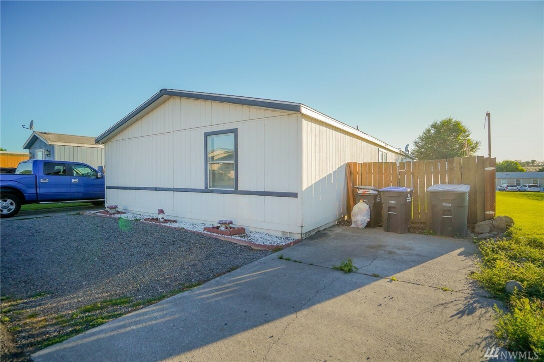 900 N Grape Dr 41  Moses Lake WA 98837 photo