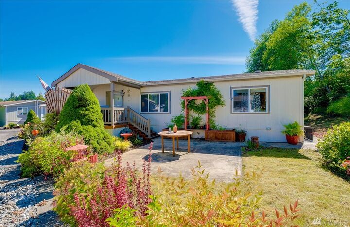 611 NE Saturn Lane  Bremerton WA 98311 photo