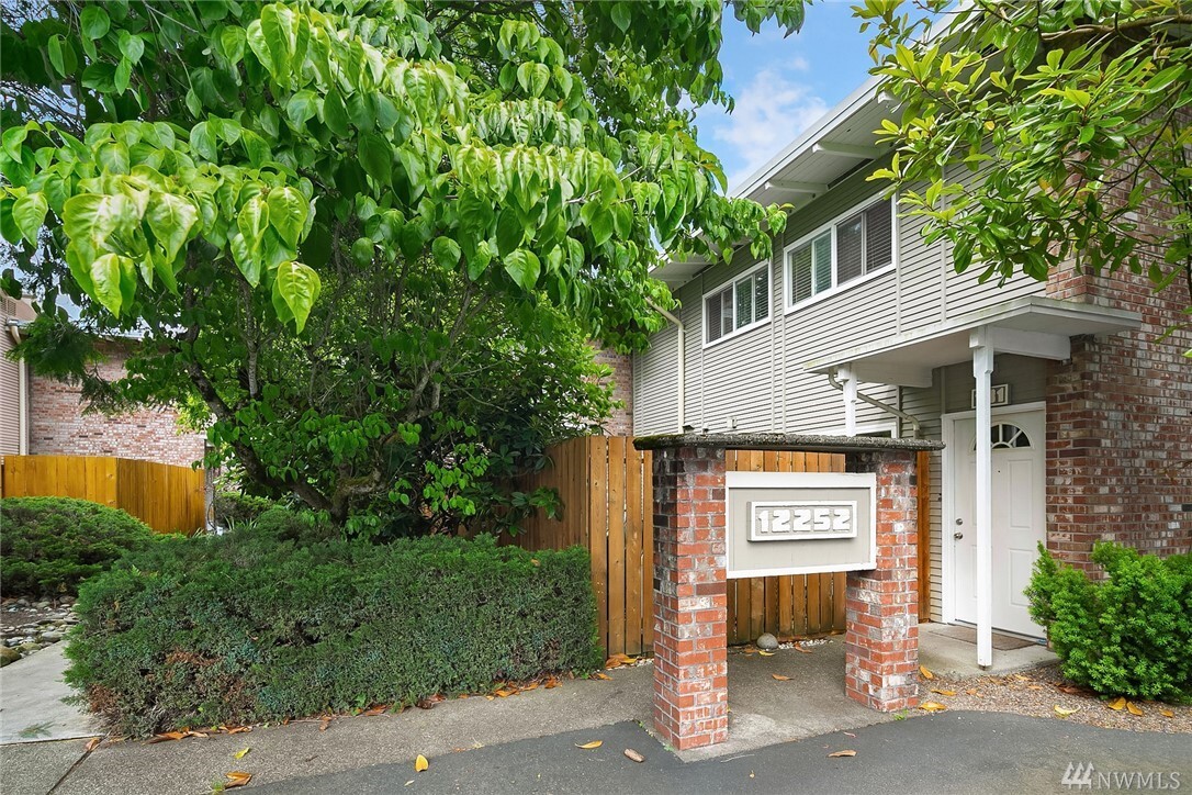 Property Photo: 12252 SE 59th Street U135 WA 98006