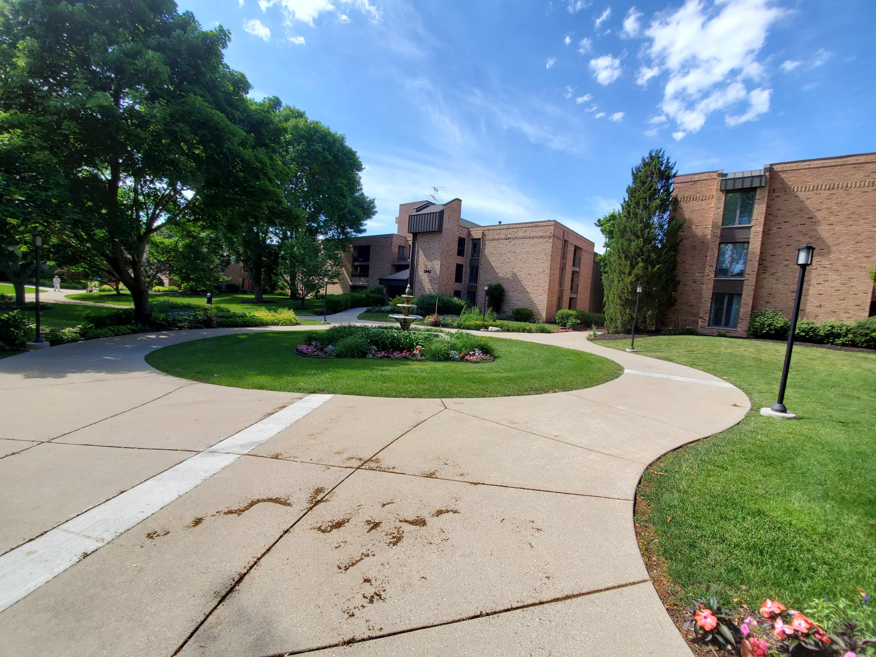 Property Photo: 1906 E Shorewood Blvd 153 WI 53211