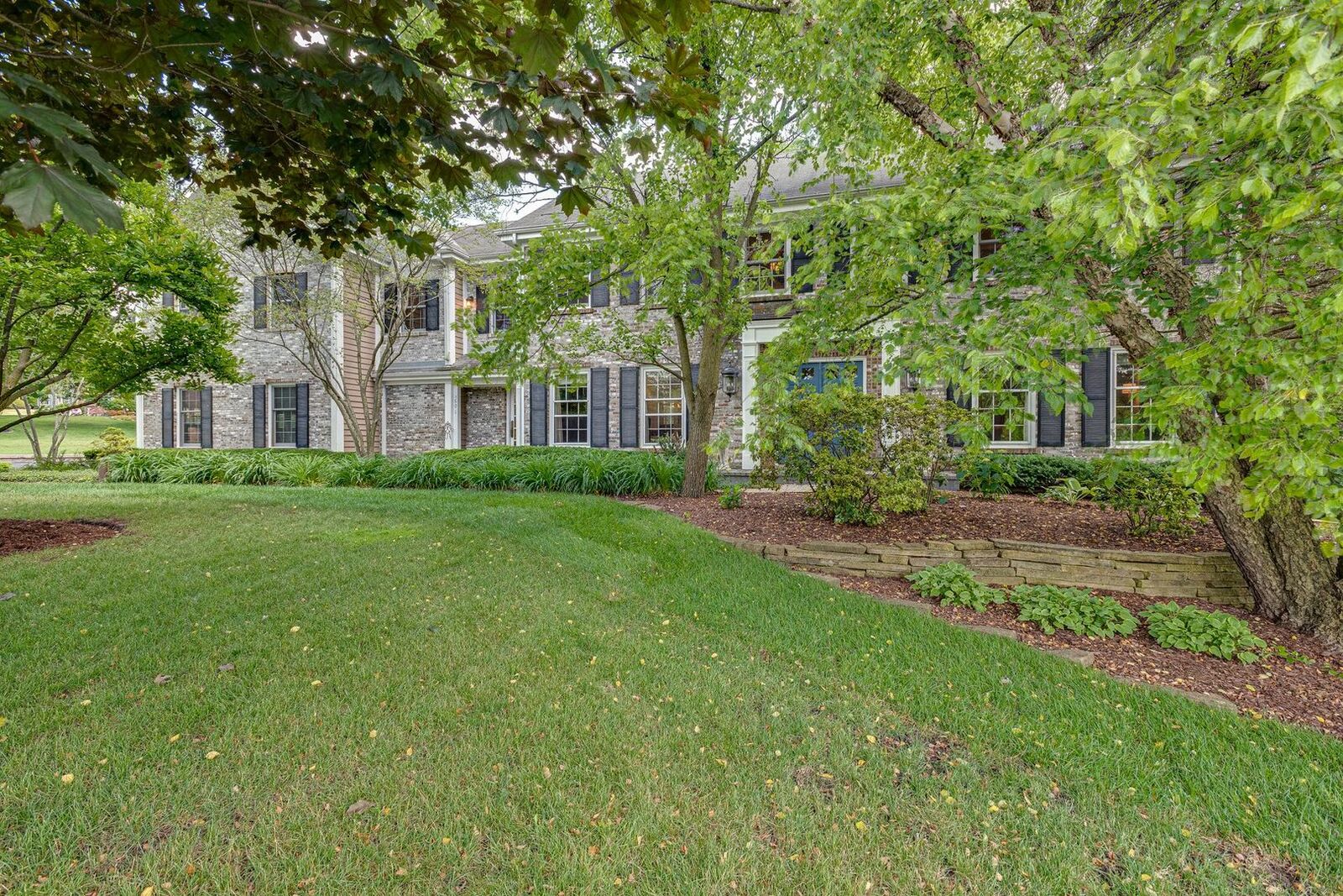 Property Photo: 1S601 Verdun Drive IL 60190