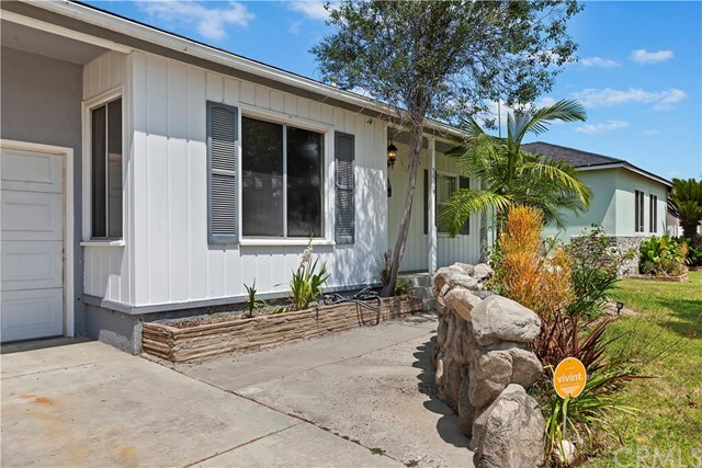 Property Photo:  5519 Castana Avenue  CA 90712 