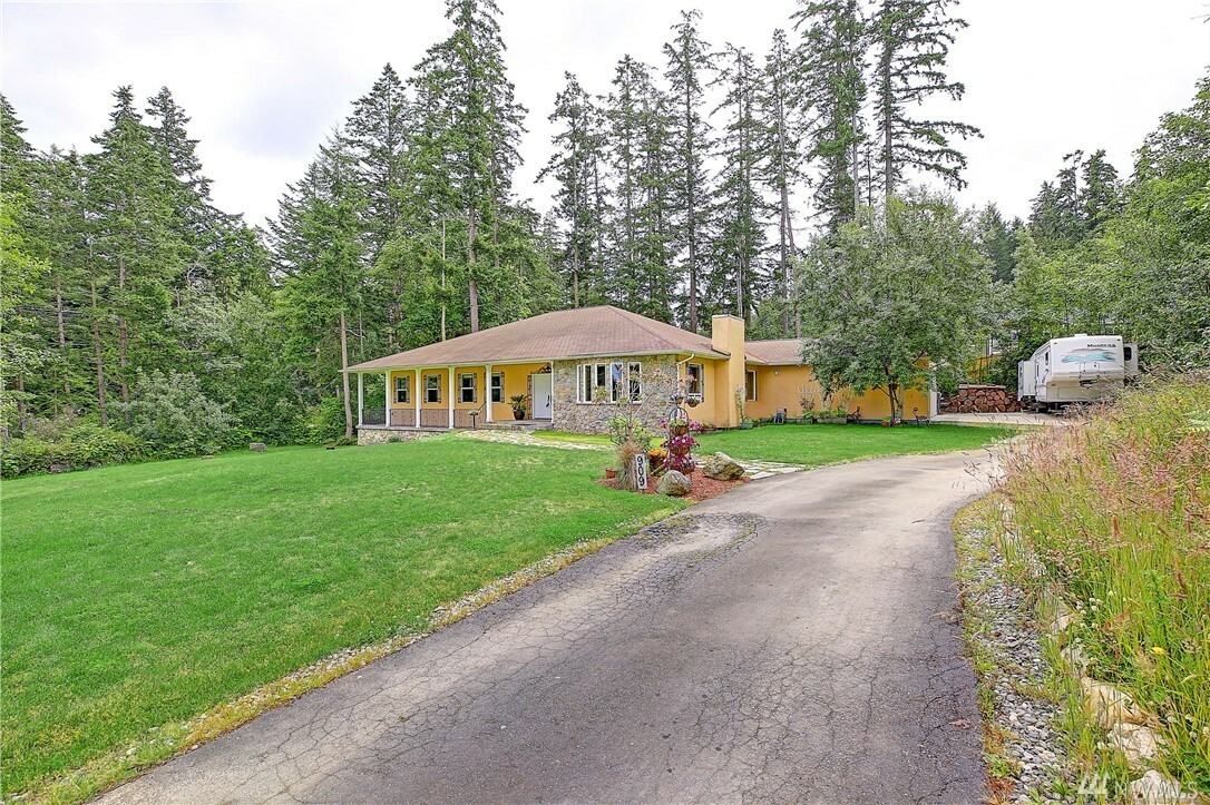 Property Photo:  909 Double View Dr  WA 98282 