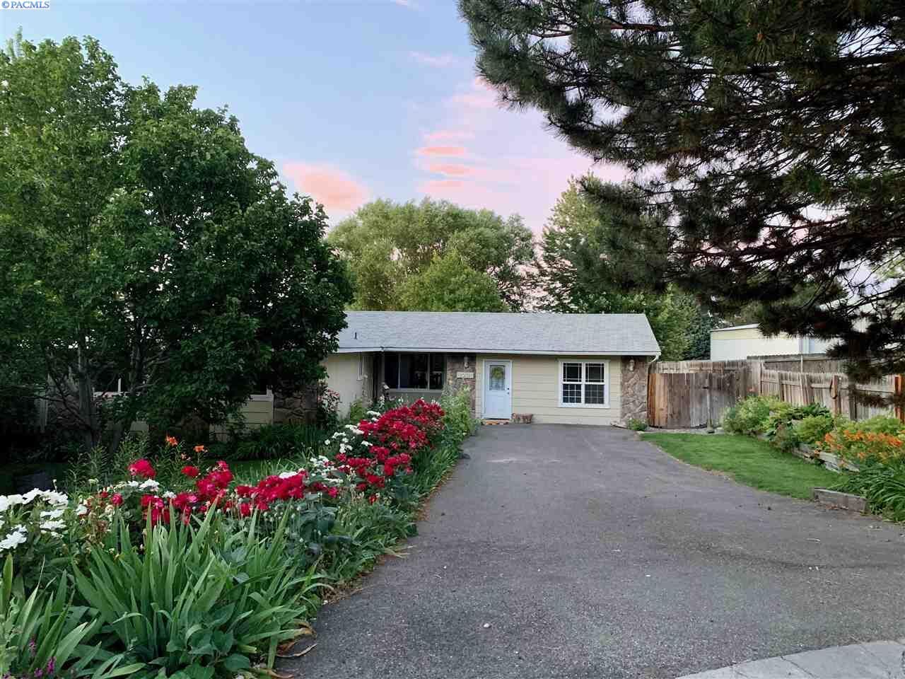 Property Photo: 3903 S Underwood Place WA 99337-3926