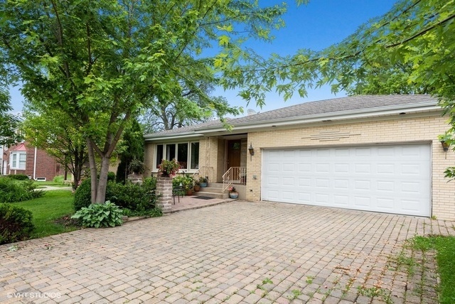 Property Photo:  99 East Avenue  IL 60068 