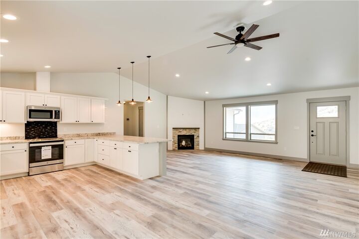Property Photo:  9978 Saska Wy  WA 98822 