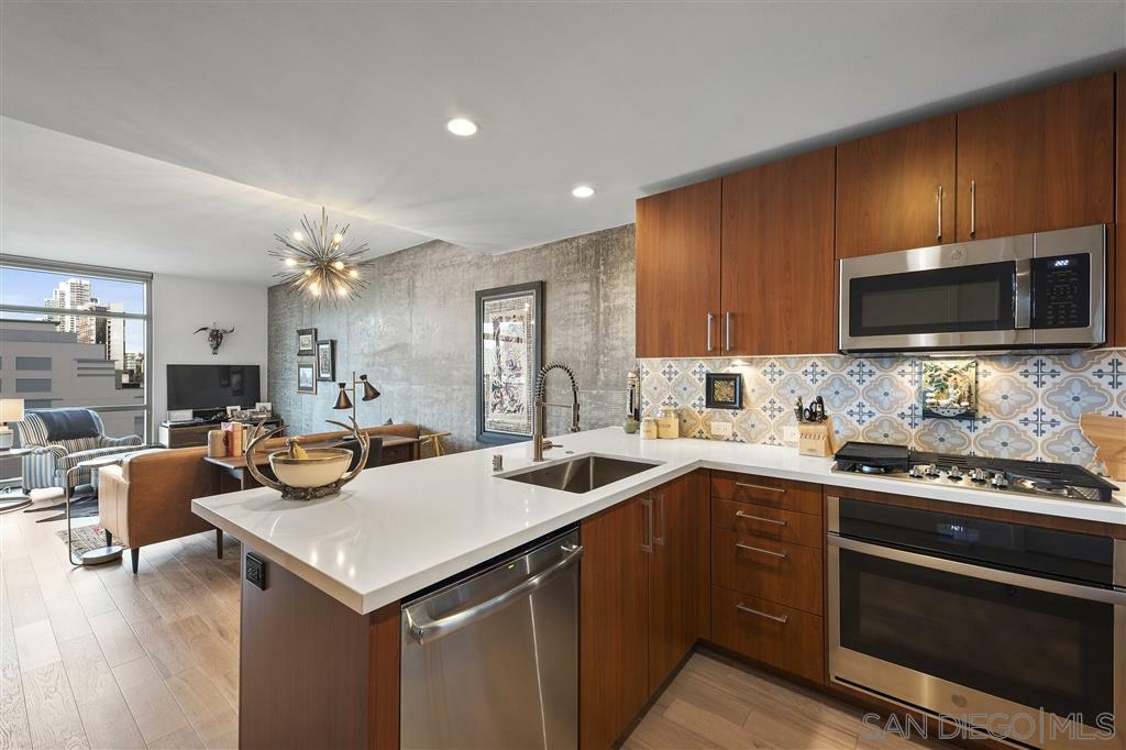 Property Photo: 800 The Mark 903 CA 92101