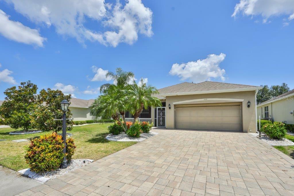 Property Photo:  1015 Emerald Dunes Drive  FL 33573 