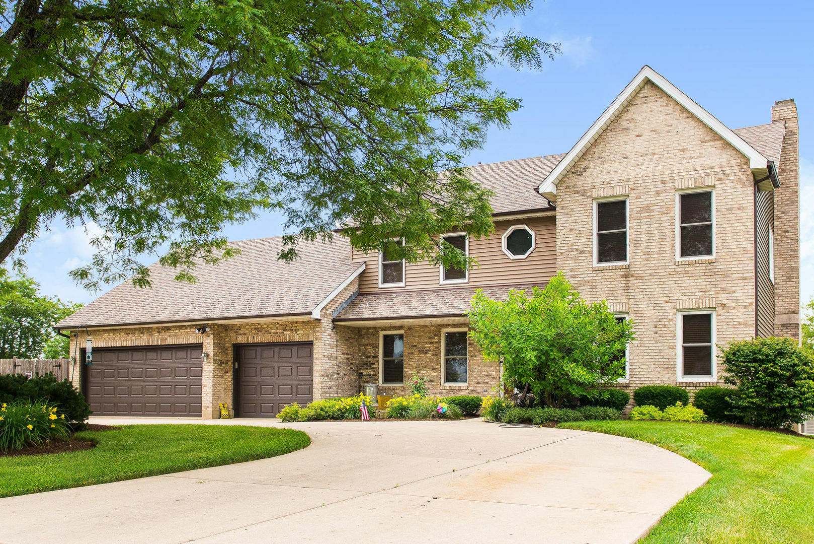 Property Photo: 350 Killdeer Road IL 60108