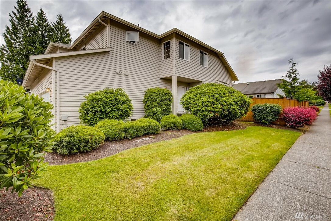 Property Photo:  202 97th Ave SE 21  WA 98258 