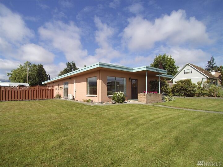 Property Photo: 816 W 6th Street WA 98363