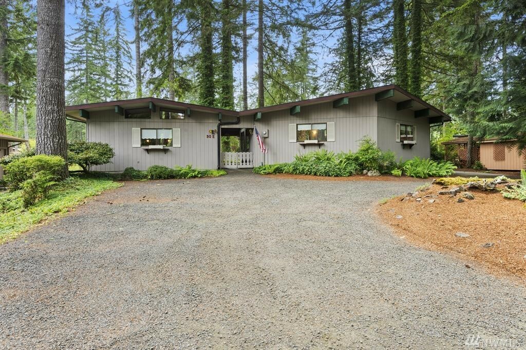 Property Photo:  90 E Country Club Dr E  WA 98592 