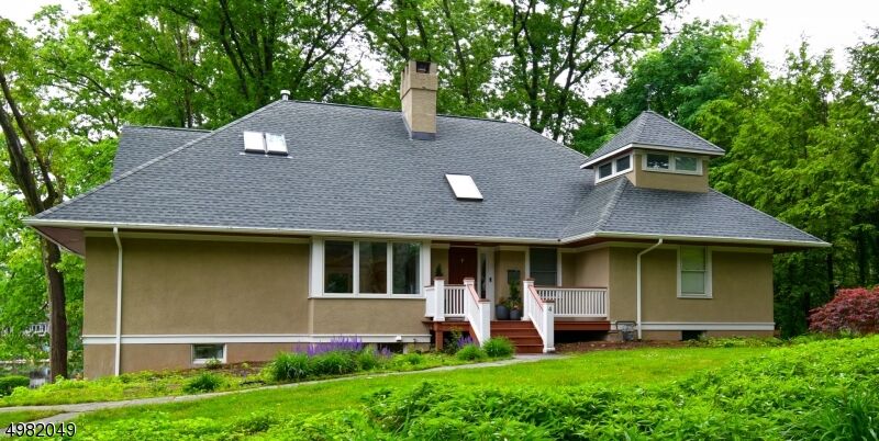 Property Photo:  4 Lake End Pl  NJ 07046 