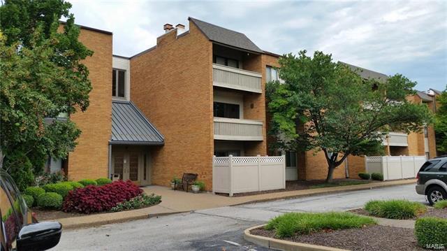 Property Photo: 950 East Rue De La Banque 301 63141