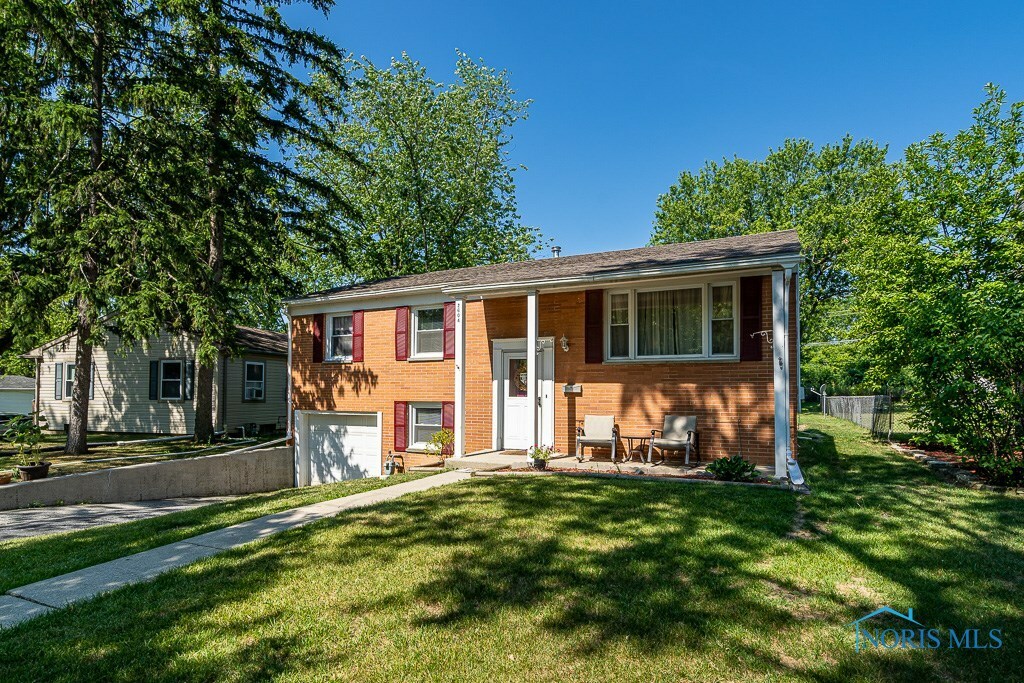 Property Photo:  2604 Greenacre Drive  OH 45840 