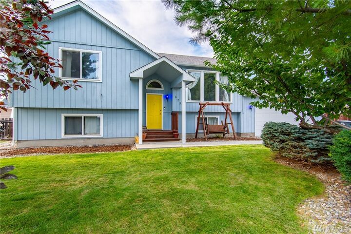 Property Photo:  625 S Pommer Avenue  WA 98837 