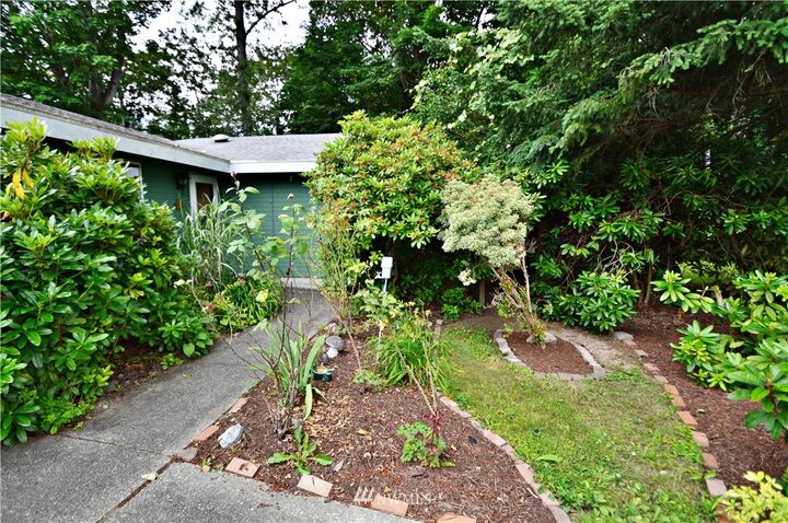 Property Photo: 10955 SE 224th Place WA 98031