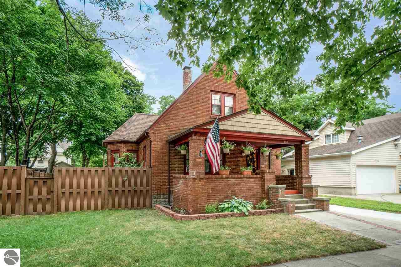 Property Photo:  403 N University Street  MI 48858 