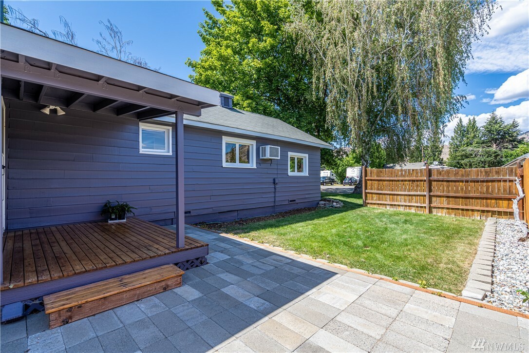 Property Photo: 426 E Trow Ave WA 98816