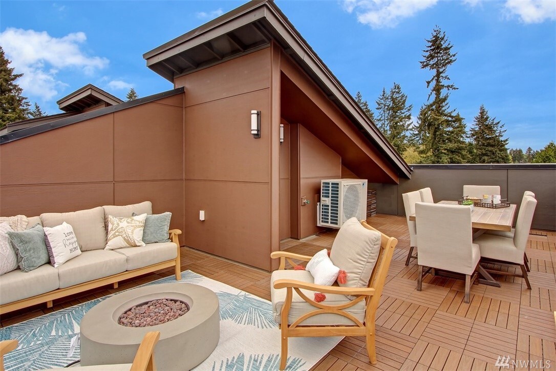 Property Photo: 5503 240th St SW G WA 98043