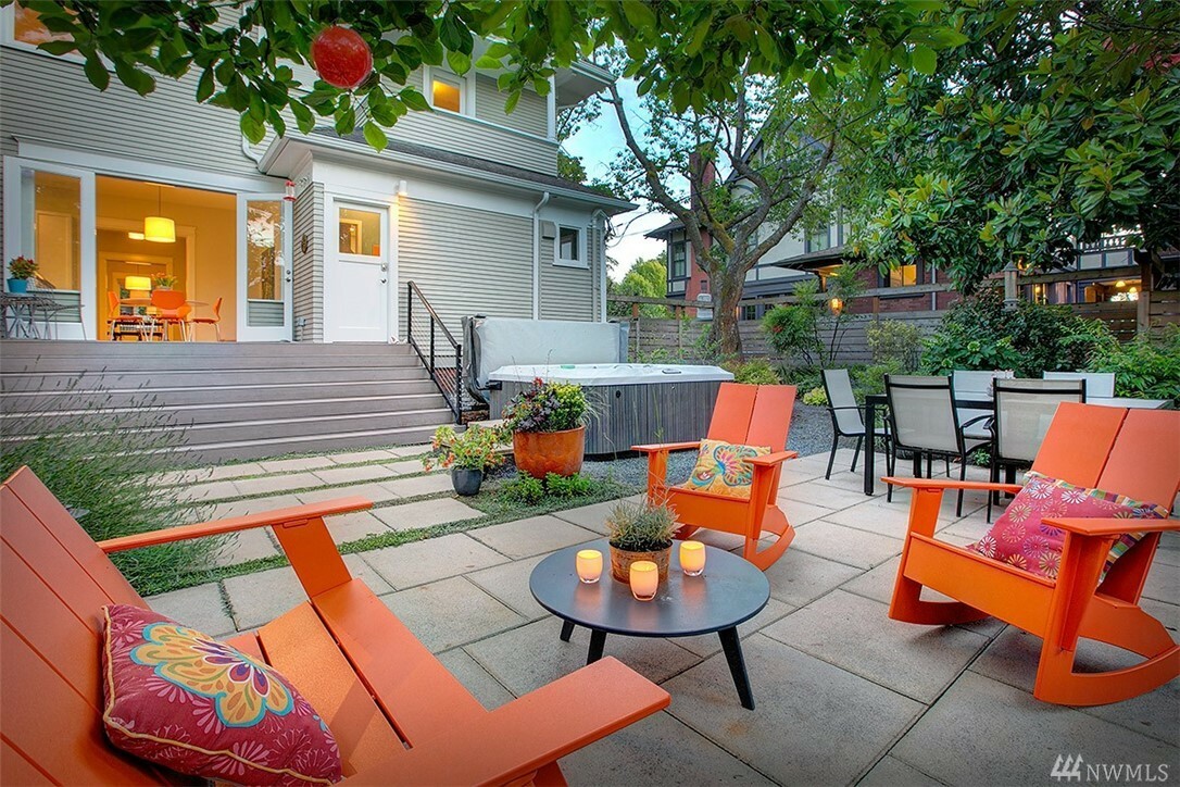 Property Photo:  1414 E Valley St  WA 98112 