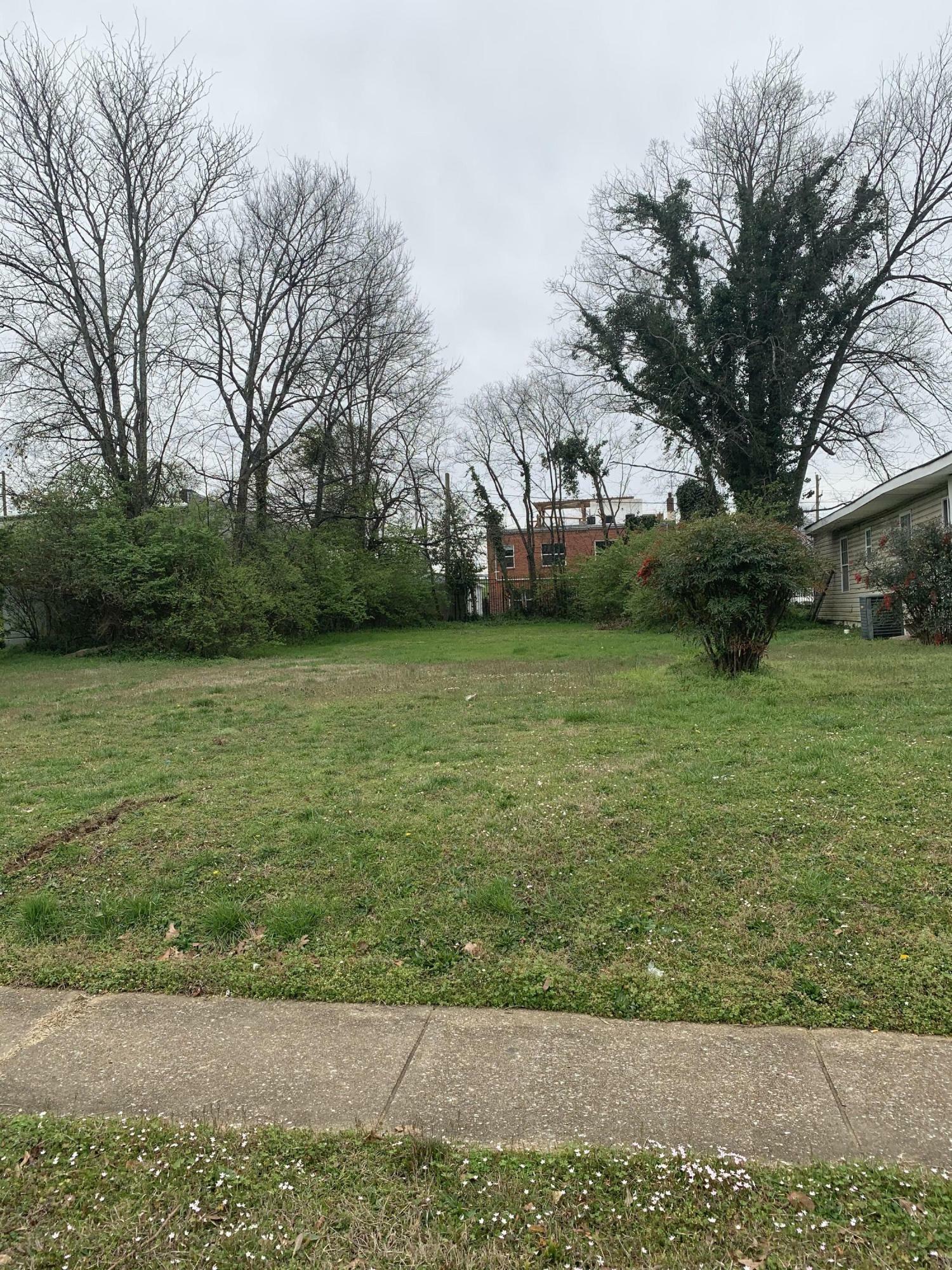 Property Photo:  2512 Oak Street  TN 37404 