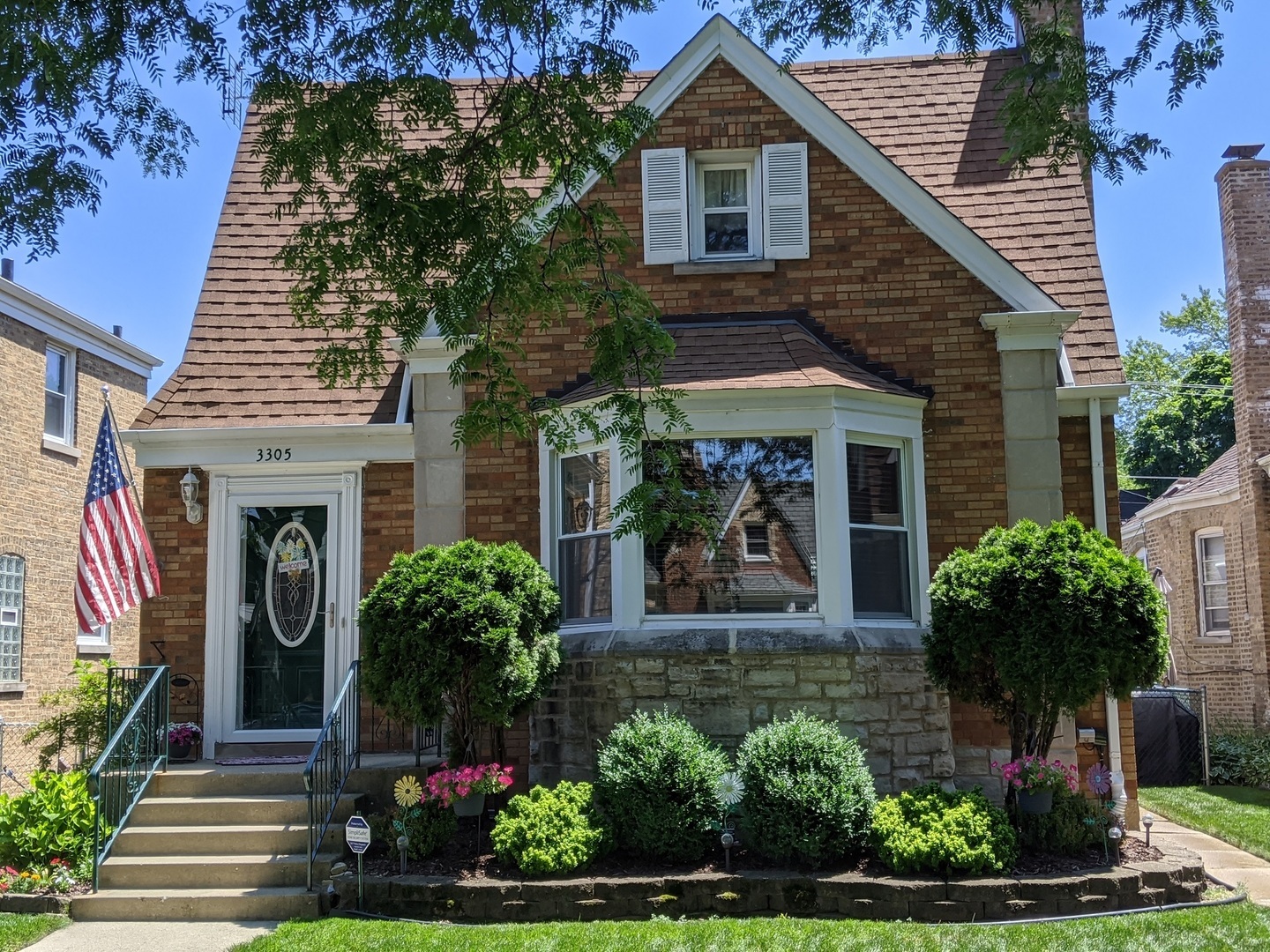 Property Photo:  3305 N Newcastle Avenue  IL 60634 