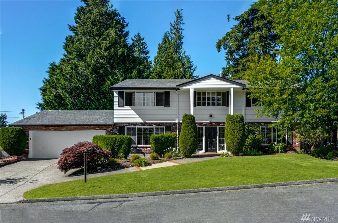 Property Photo: 925 E Hemlock St WA 98030
