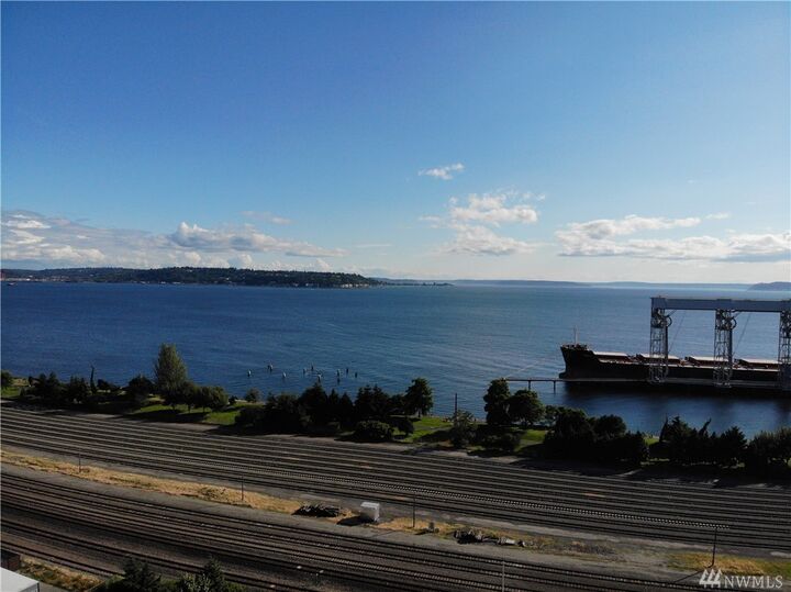 617 W Mercer Place 202  Seattle WA 98119 photo