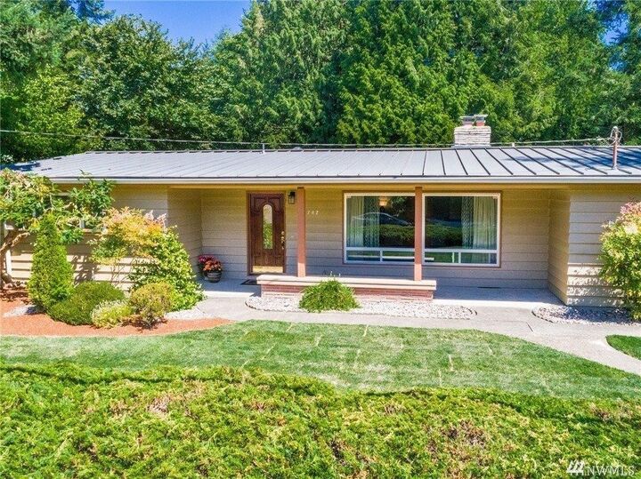 Property Photo:  13202 NE 70th St  WA 98033 