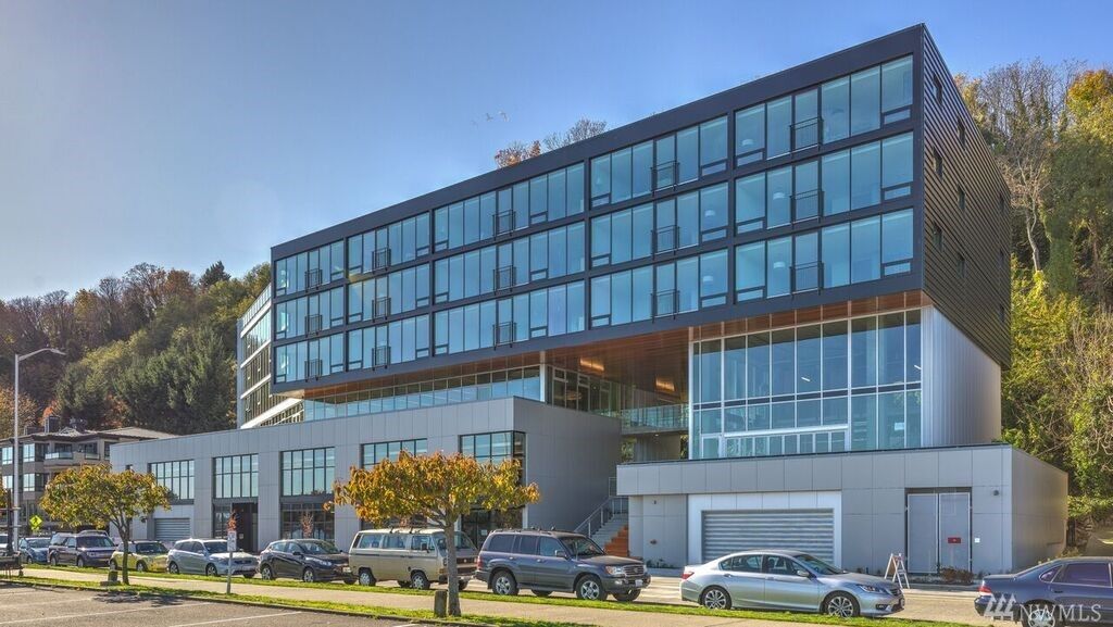 Property Photo: 1307 Harbor Ave SW 501 WA 98116