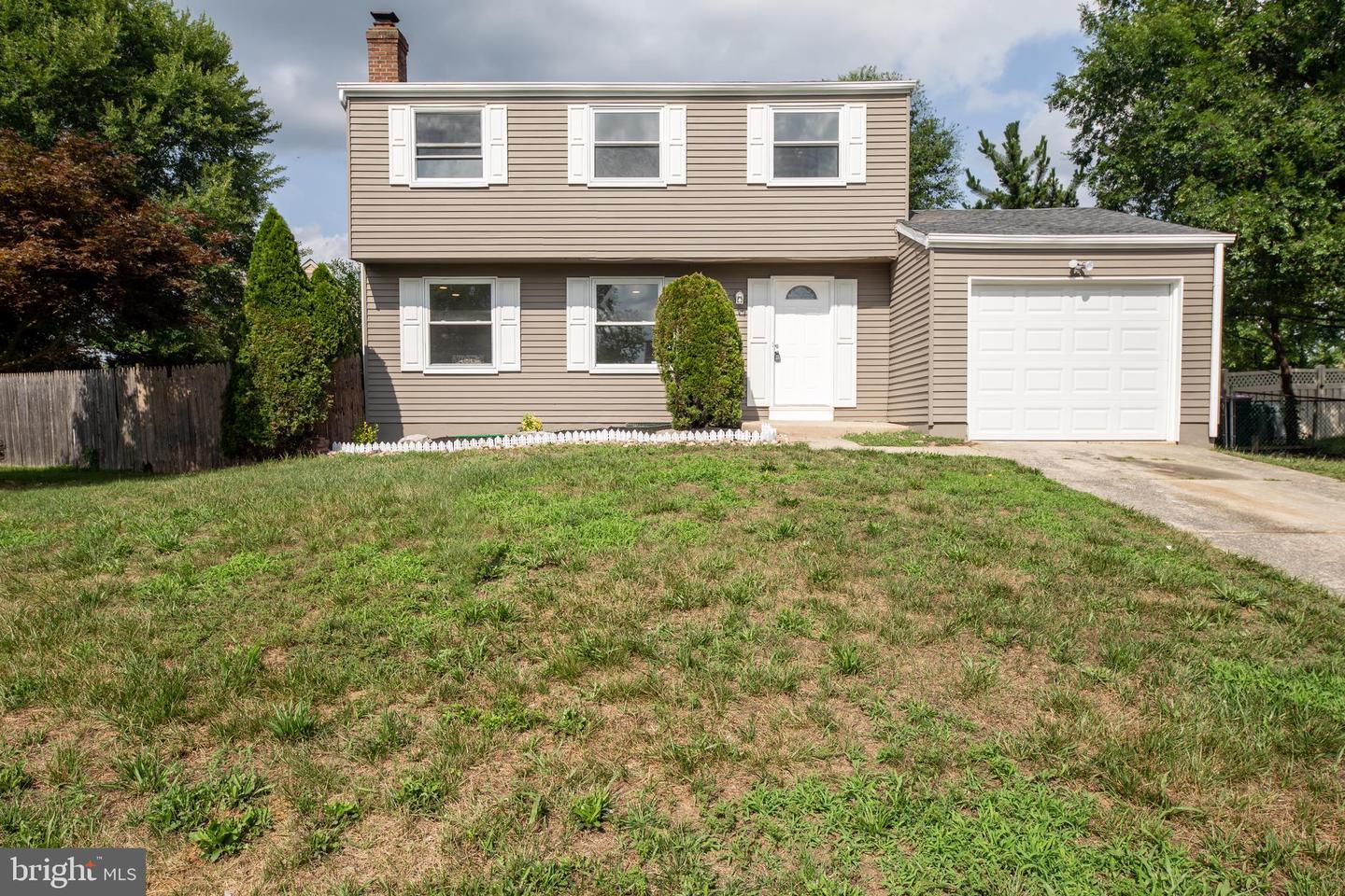 Property Photo:  16 Briar Creek Road  NJ 08081 