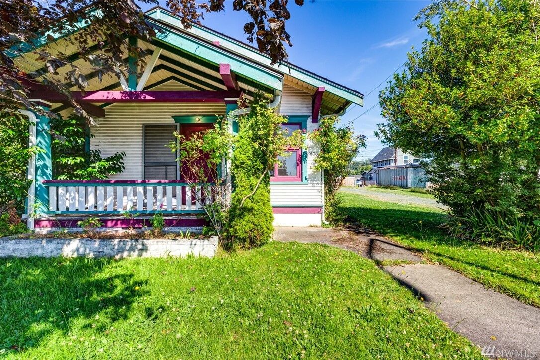 Property Photo:  2600  Woburn Street  WA 98226 