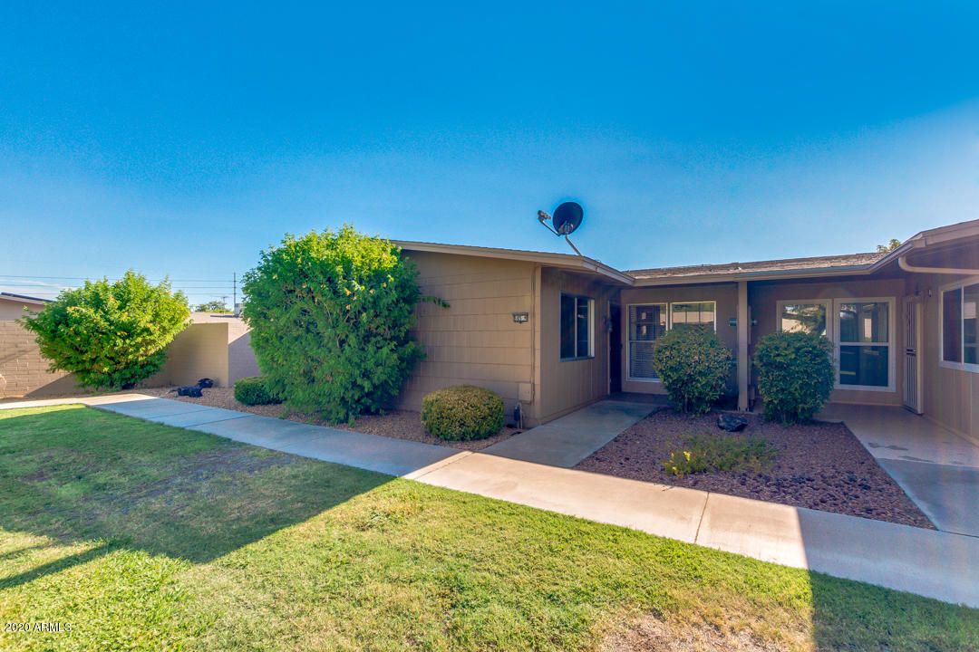 Property Photo: 10585 W Palmeras Drive H AZ 85373