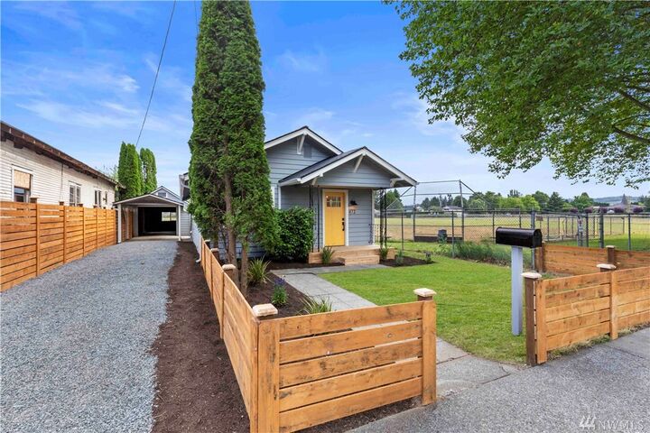 Property Photo:  472 W Maple Street  WA 98272 