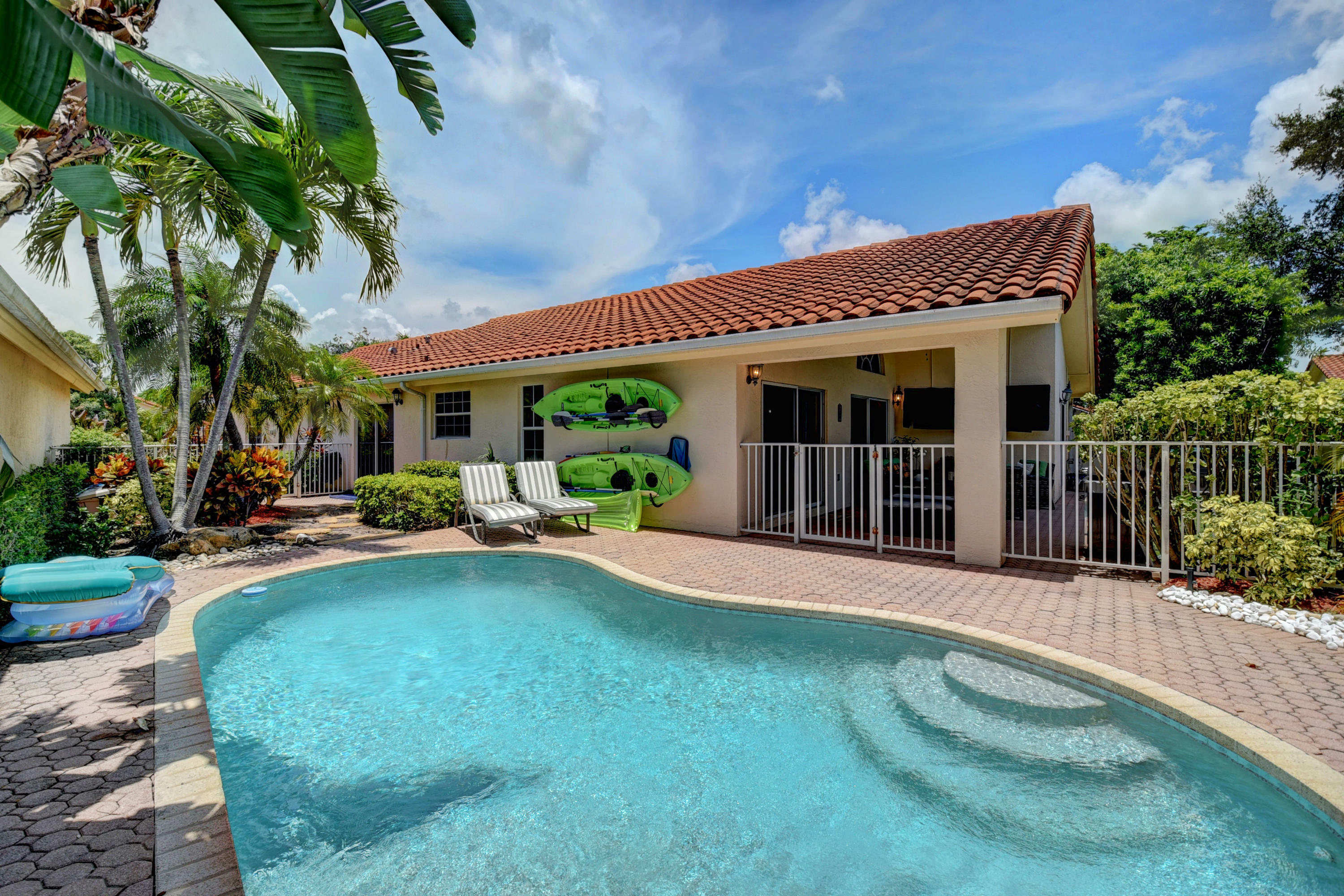 Property Photo: 16520 Del Palacio Court FL 33484
