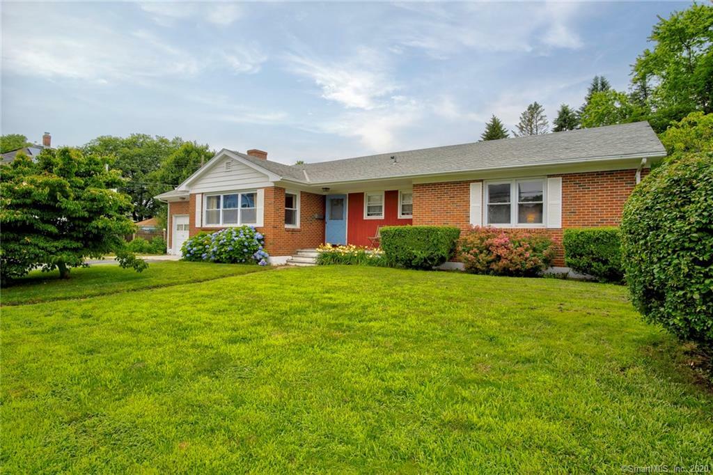 Property Photo:  123 Thames Street  CT 06320 