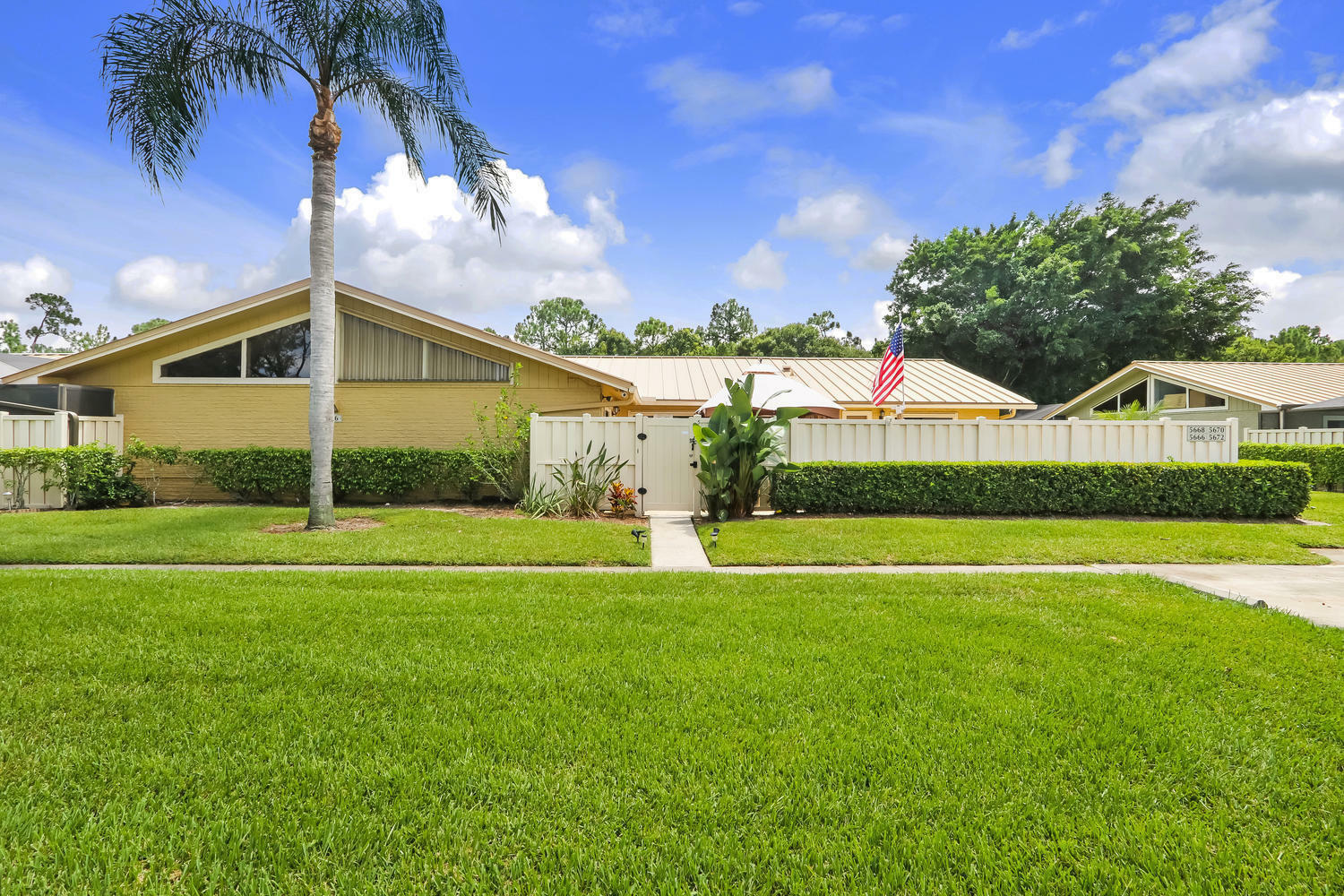 Property Photo: 5672 Golden Eagle Circle FL 33418