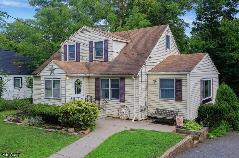 Property Photo:  82 Reinman Rd  NJ 07059 