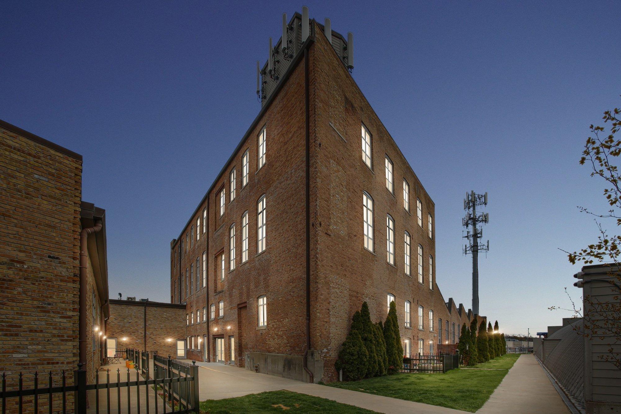 Property Photo: 3059 N Weil St 406 WI 53212