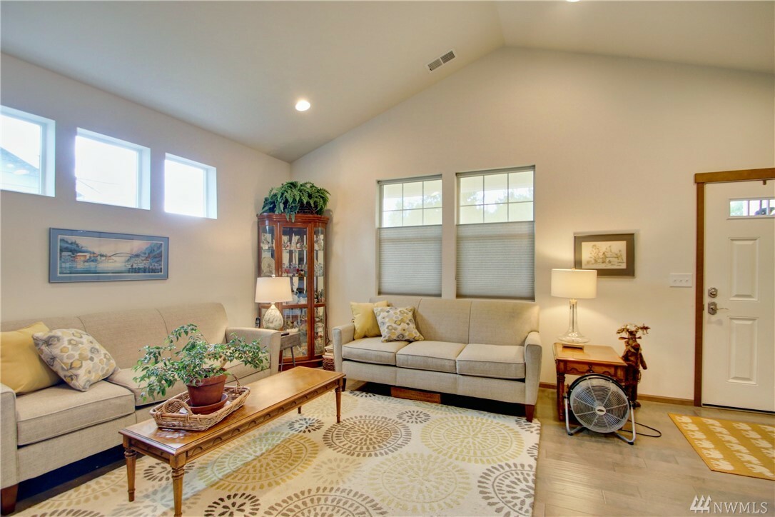 Property Photo: 442 S 48th St WA 98274