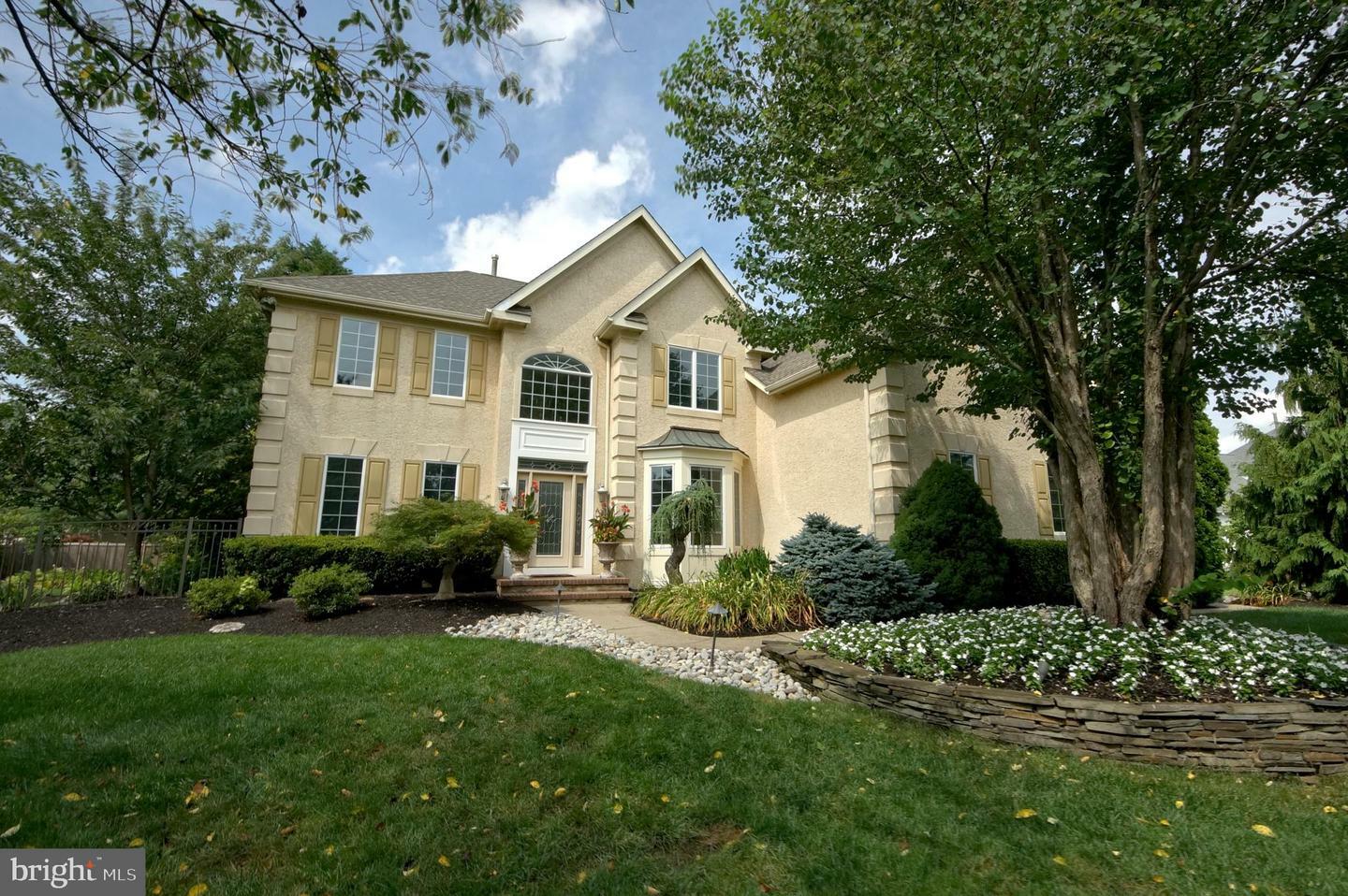 Property Photo:  17 Colt Circle  NJ 08550 