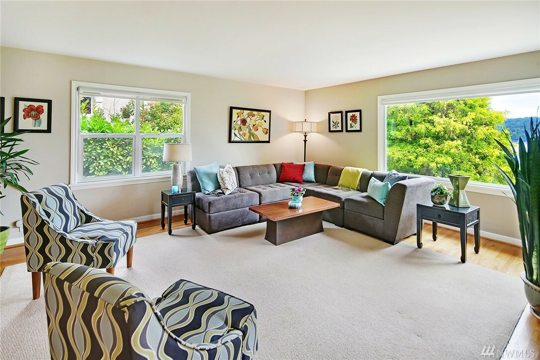 Property Photo: 10745 Exeter Ave NE WA 98125
